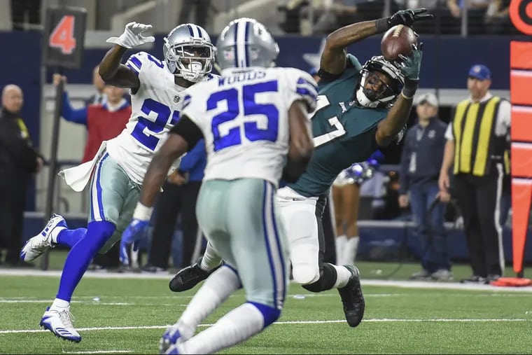 Eagles wide receiver Alshon Jeffery catches a touchdown pass in the 4th quarter of the game in Dallas November 19, 2017. CLEM MURRAY / Staff Photographer