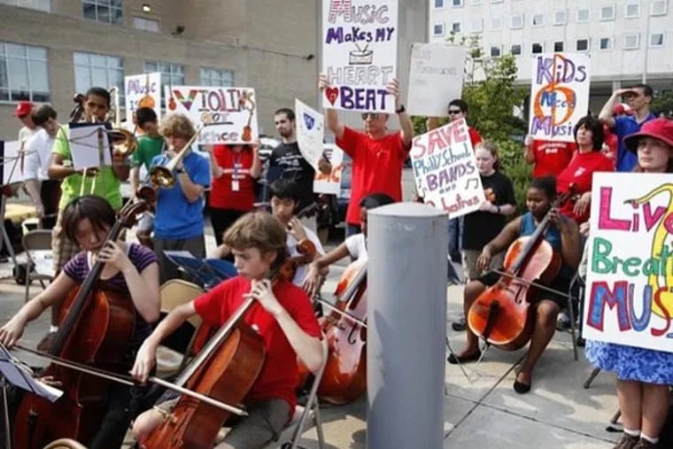 Students play their instruments in front of protesters at a rally outside the School District of Philadelphia headquarters on North Broad Street before a public meeting by the School Reform Commission. (MICHAEL S. WIRTZ / STAFF PHOTOGRAPHER)