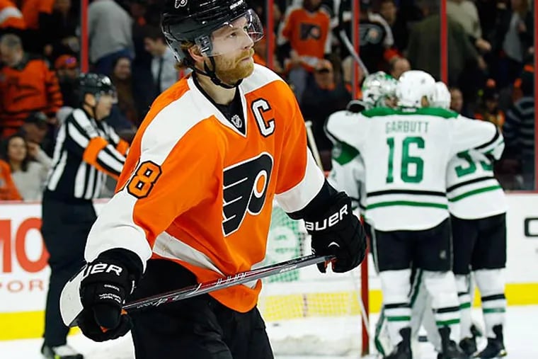 Claude Giroux skates off the ice after losing to the Dallas Stars. (Yong Kim/Staff Photographer)