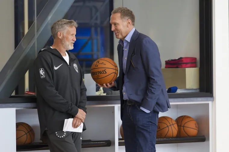 Sixers general manger Bryan Colangelo (right) and coach Brett Brown.