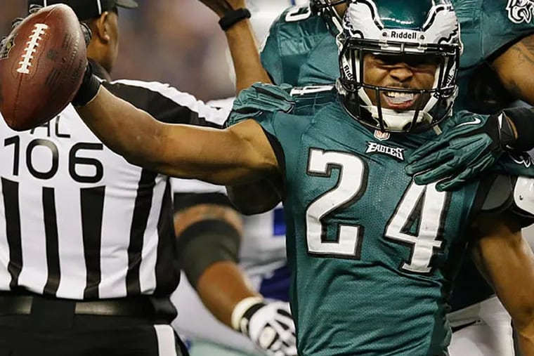 Philadelphia Eagles cornerback Bradley Fletcher (24) celebrates after
recovering a fumble by Dallas Cowboys running back DeMarco Murray
during the first half of an NFL football game, Sunday, Dec. 29, 2013,
in Arlington, Texas. (AP Photo/Tony Gutierrez)