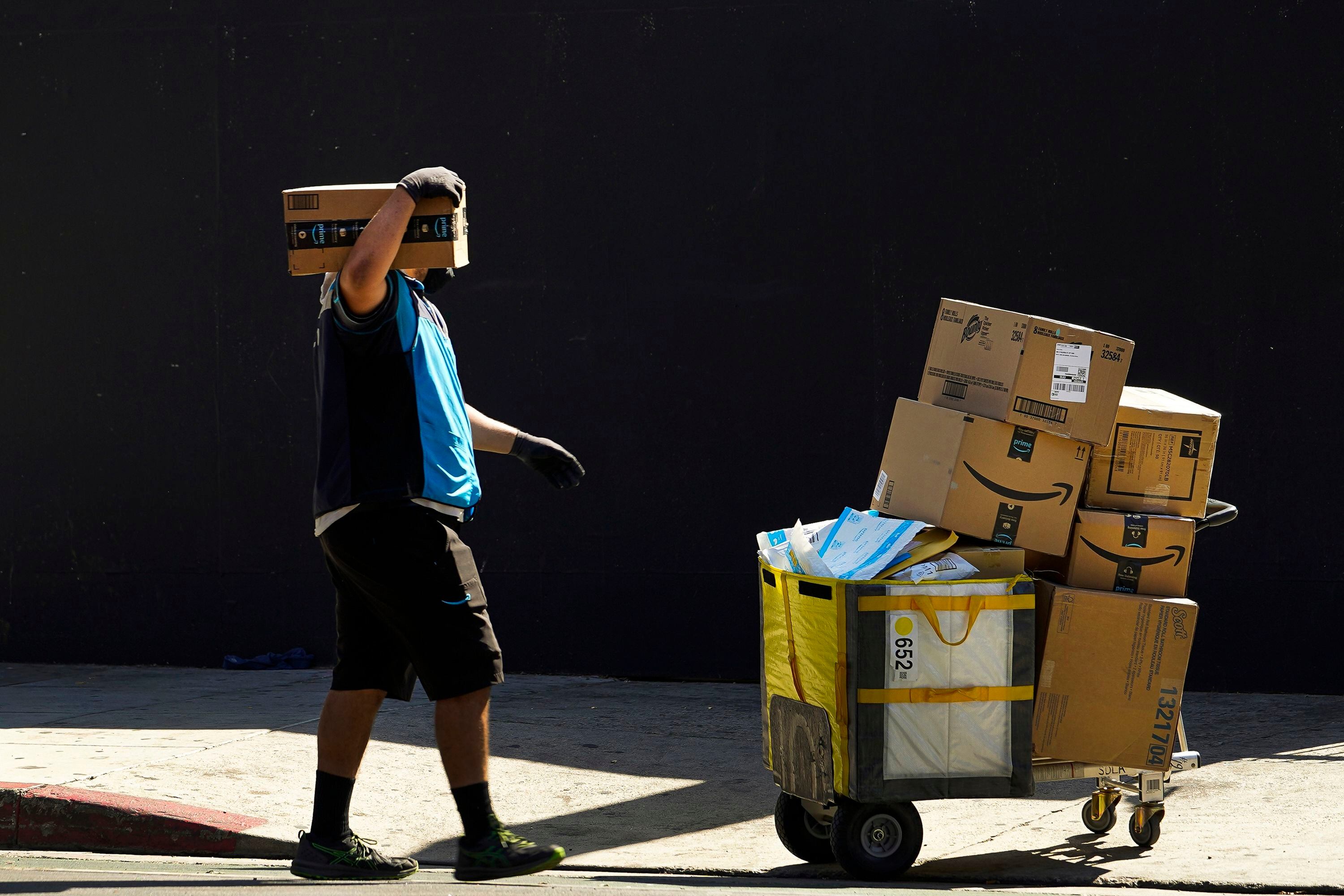 Amazon to raise average hourly pay by $1 to $19