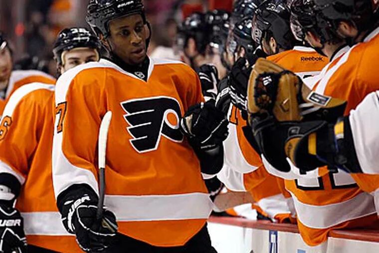 Flyers winger Wayne Simmonds agreed to a six-year deal with the Flyers. (Yong Kim/Staff Photographer)