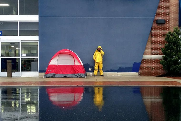 David Bennell of Camden waits outside Best Buy on Route 70 in Cherry Hill about 3 p.m. November 26, 2014, to buy a 50-inch LED television. ( TOM GRALISH / Staff Photographer )