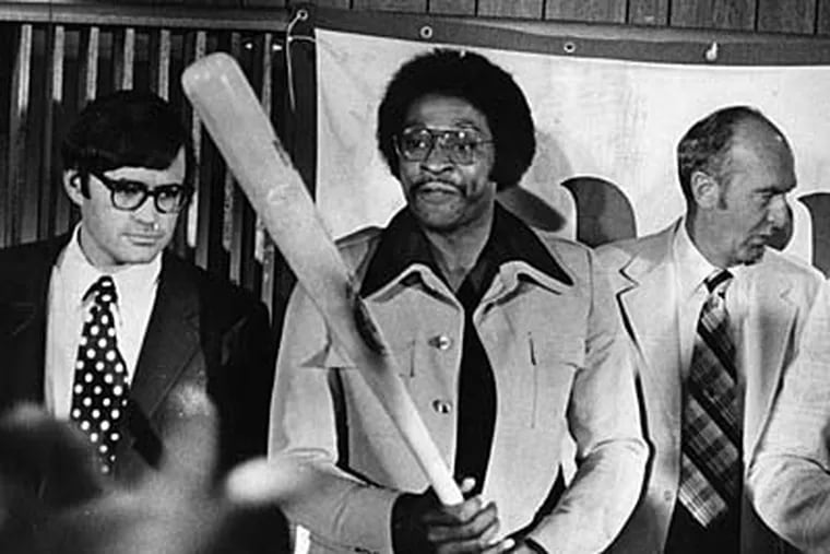 Ruly Carpenter stands with Dick Allen in this 1975 photo as Dick Allen comes back to the Phillies. (William Steinmetz / File Photo)