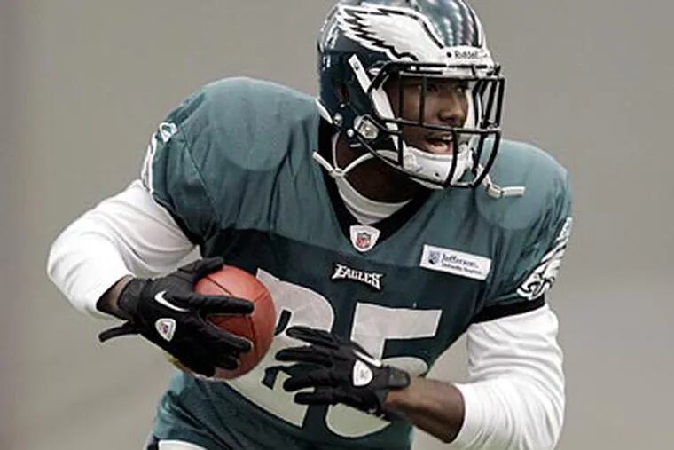 Eagles running back LeSean McCoy left Thursday's Eagles practice with a stomach illness. (David Maialetti/Staff file photo)