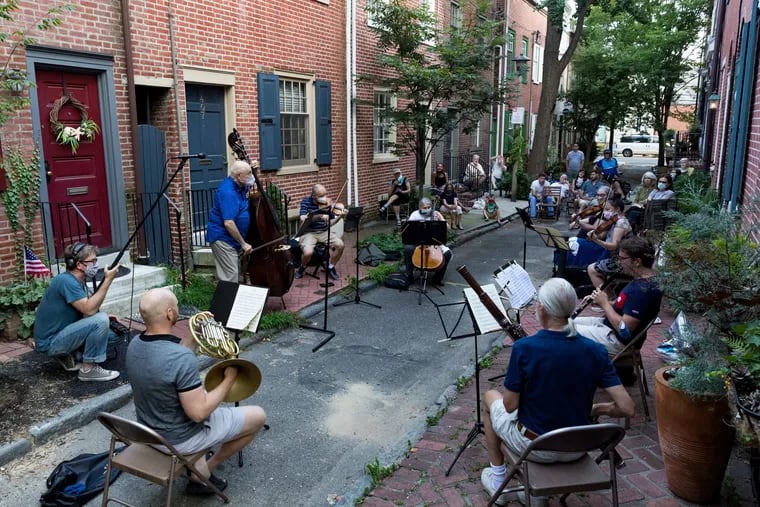 A group of chamber musicians perform on the 400 block of South Iseminger Street in Center City Philadelphia on August 11, 2020. (Ed Newton / For the Inquirer)