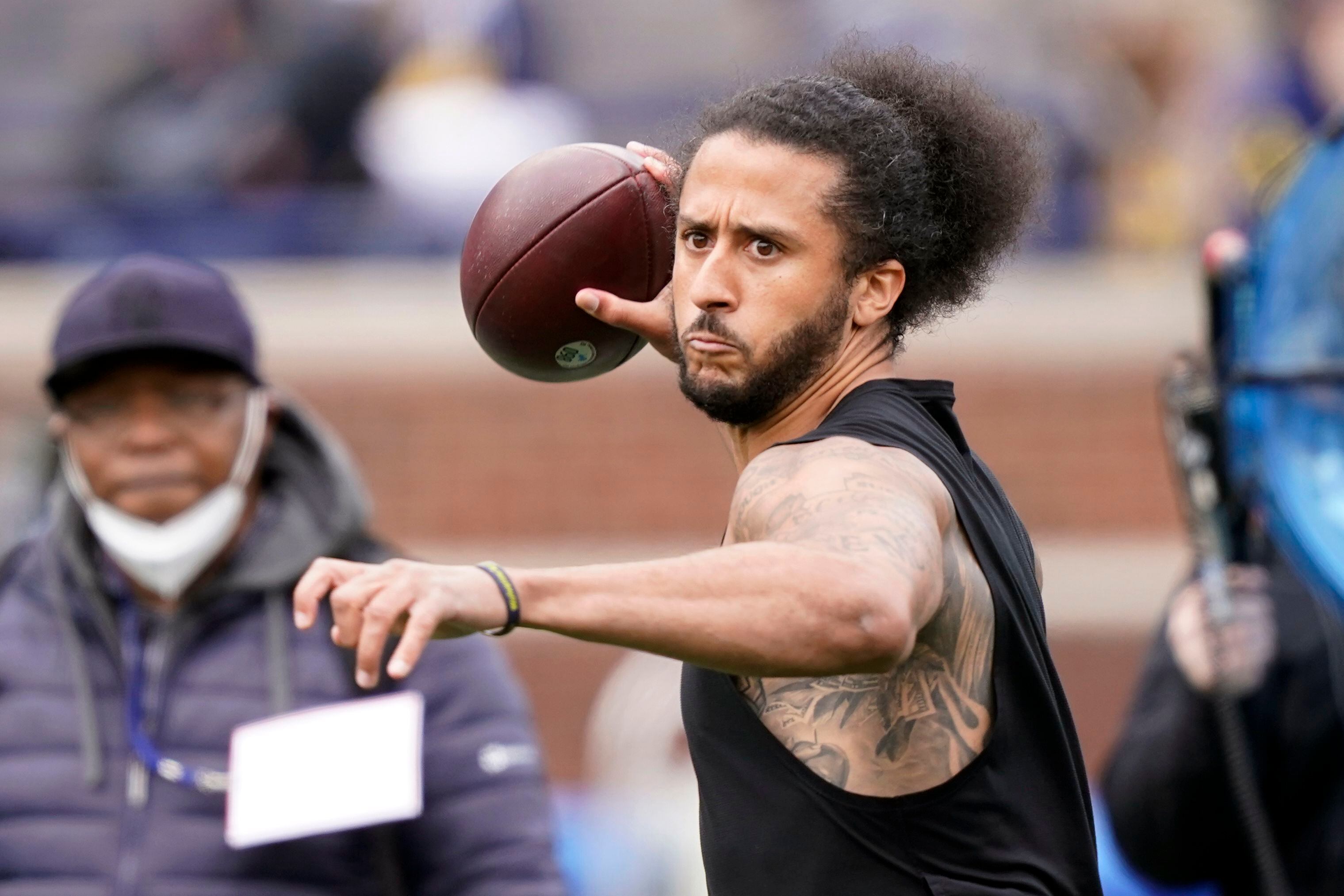 Colin Kaepernick to work out for Raiders, sources say