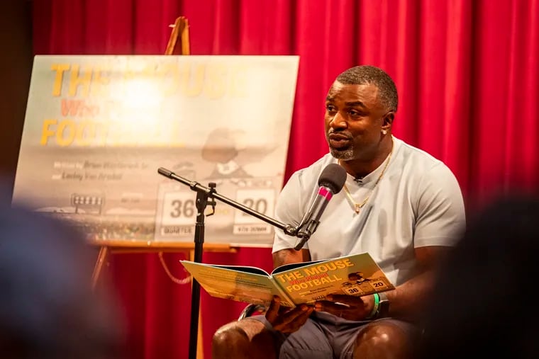 Brian Westbrook reading his book, "The Mouse Who Played Football," at the Free Library in Philadelphia on Thursday.