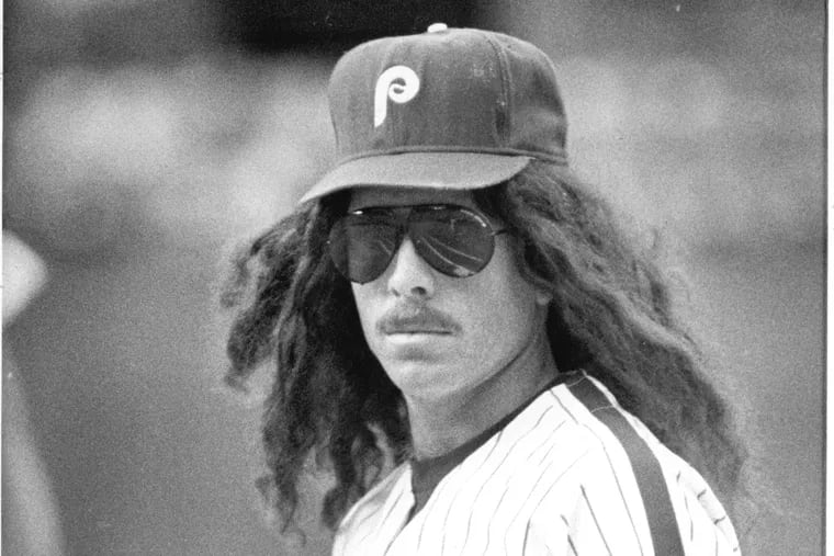 Mike Schmidt "disguised" himself with a wig and sunglasses in his first home game after criticizing Phillies fans on a road trip in 1985.
