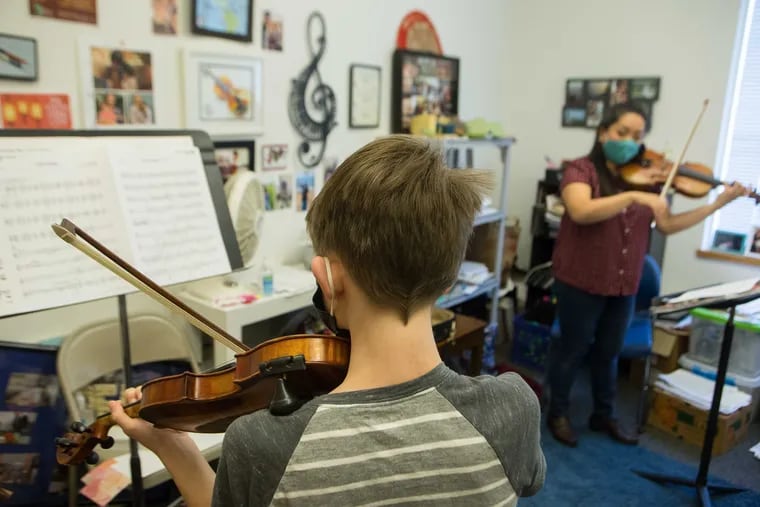 Julie Murphy Ruiz gives a lesson at the Music School of Delaware's Wilmington branch.