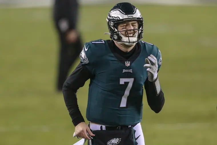 Nate Sudfeld didn't look good in the Eagles' loss, but quite a few fans didn't mind.