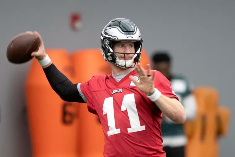 Carson Wentz, (QB) warms up during Eagles practice at the NovaCare Complex in Philadelphia, PA on November 15, 2018. JOSE F. MORENO / Staff Photographer