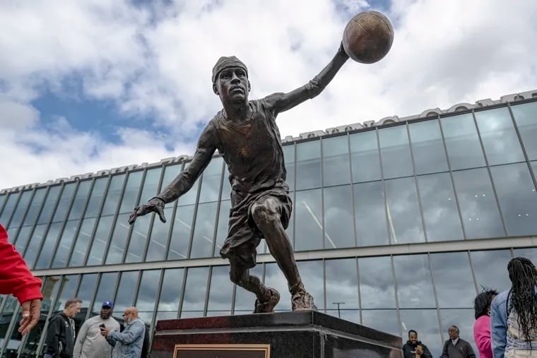 The Sixers unveiled a statue honoring Allen Iverson on Friday at their Legends Walk.