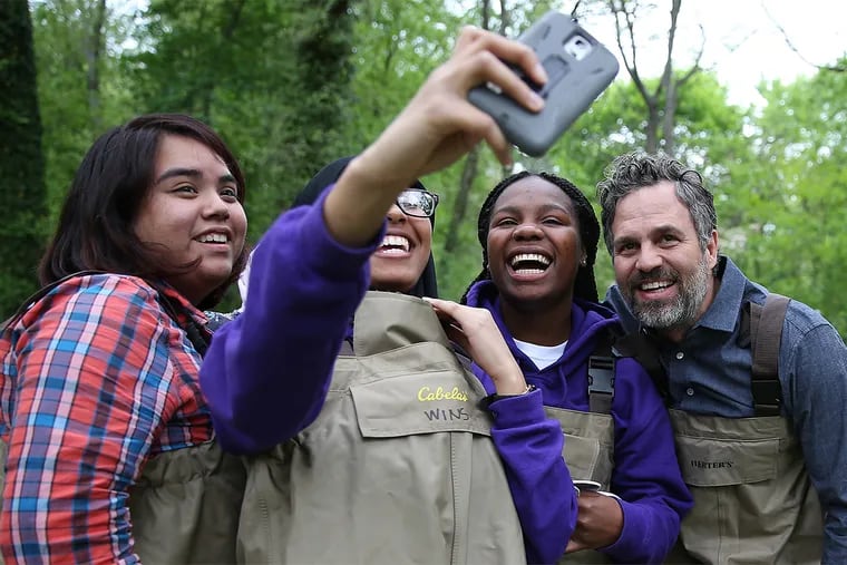 Actor Mark Ruffalo, a water quality advocate, takes a selfie with high school students from the Women in Natural Science program. From left to right are Linda Gutierrez, Gere Johnson, and DaiJzanaee Martinez.