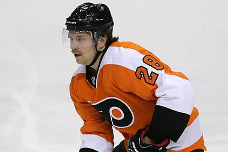 Claude Giroux is headed back to his hometown for a charity hockey game. (Yong Kim/Staff file photo)