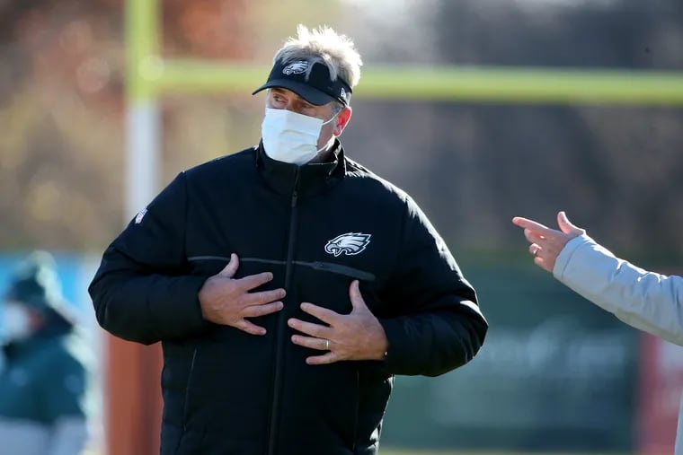 Eagles head coach Doug Pederson wears his mask at practice on Wednesday. He had the coronavirus before the season.
