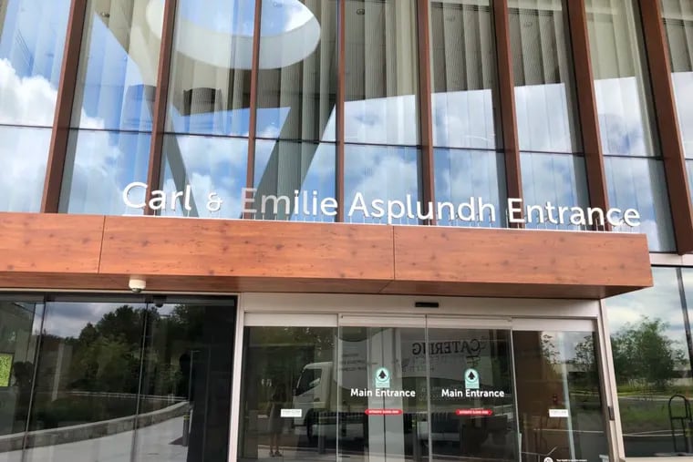 Entrance to the Asplundh Cancer Center.