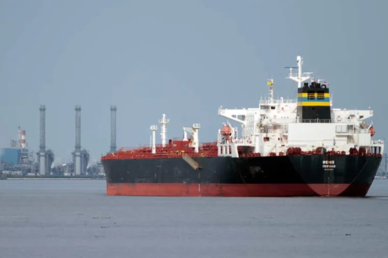 A tanker heads up the Delaware River toward Marcus Hook and Trainer from Delaware. (DAVID SWANSON / Staff Photographer)