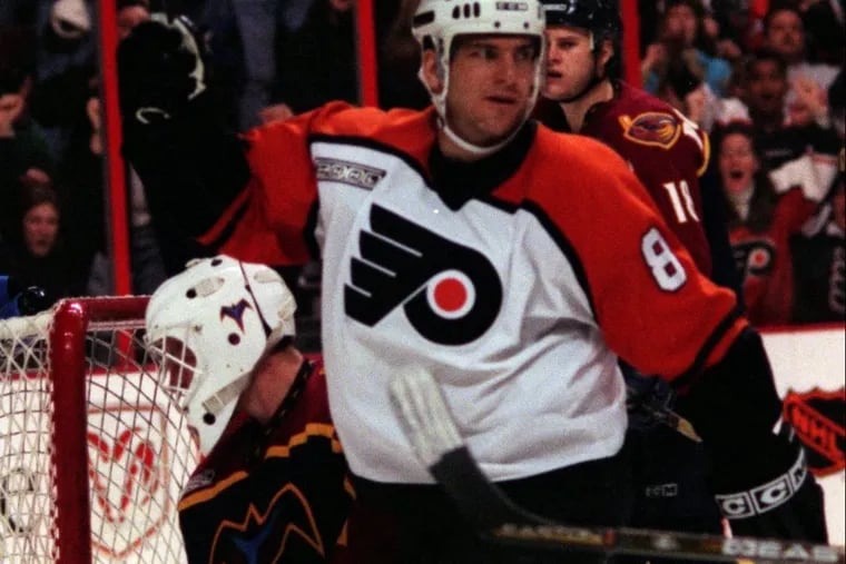 Mark Recchi celebrates after scoring for the Flyers in a 1999 game against Atlanta.