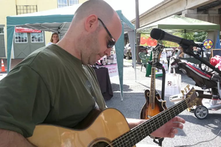 Troubadour Dave Kelly, 43, at the Collingswood Farmers' Market, one of his South Jersey venues.