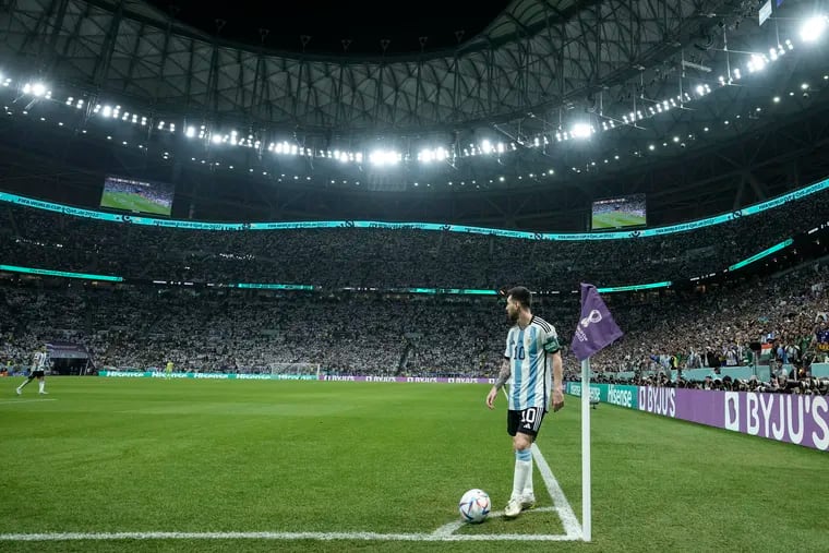 Lionel Messi prepares to take a corner kick during Argentina's game against Mexico.
