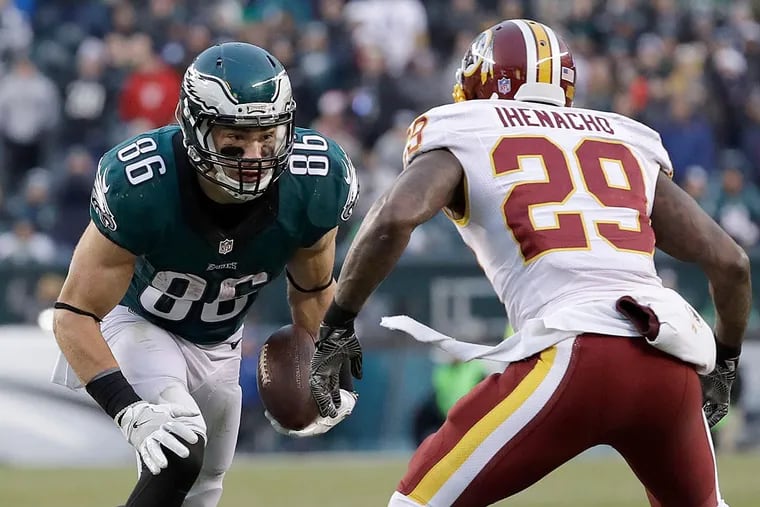 Eagles tight end Zach Ertz runs with the football against Redskins strong safety Duke Ihenacho.
