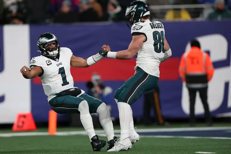 Eagles tight end Dallas Goedert helps up a hobbled Eagles quarterback Jalen Hurts in the first half of a game against the New York Giants at MetLife Stadium in East Rutherford, NJ on Sunday, Jan. 7, 2024.