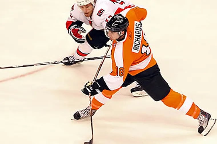 Flyers' Mike Richards takes a shot on goal against Senators' Mike Fisher during the 3rd period Thursday. ( Steven M. Falk / Staff Photographer )