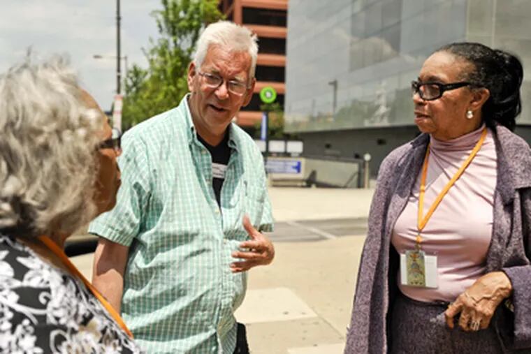 Richard Frey, a tour guide for 15 years, talks with Barbara Peachy (left) and Erma Garrett, visiting the area from Chicago. (Ron Tarver / Staff Photographer)