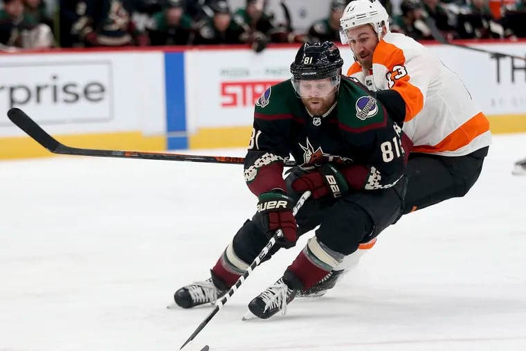 Arizona Coyotes' Phil Kessel controls the puck against the Flyers' Kevin Hayes in the first period.