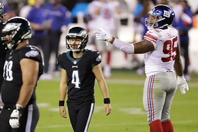 Eagles kicker Jake Elliott closes his eyes after missing a field goal late in the first half Thursday against the Giants.