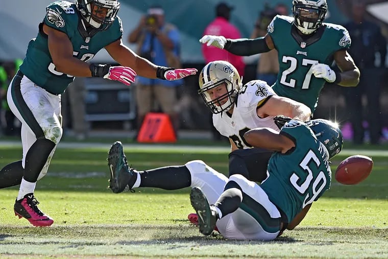 Eagles middle linebacker DeMeco Ryans knocks the ball away from Saints tight end Josh Hill.