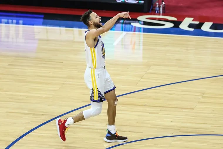 Stephen Curry celebrates against the Sixers after make a basket.