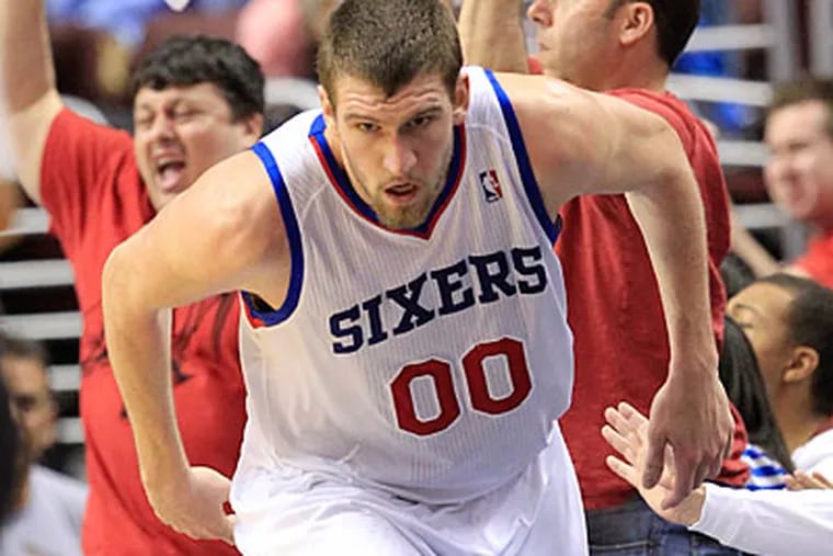 Sixers center Spencer Hawes recorded back-to-back games with over 20 points. (Ron Cortes/Staff Photographer)