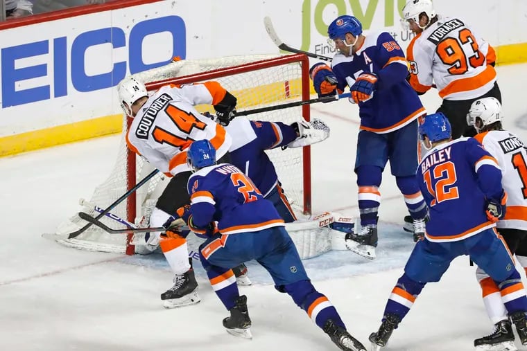 Flyers center Sean Couturier (14) scoring a game-tying goal in the third period Tuesday night against the Islanders, who went on to win the game, 5-3.
