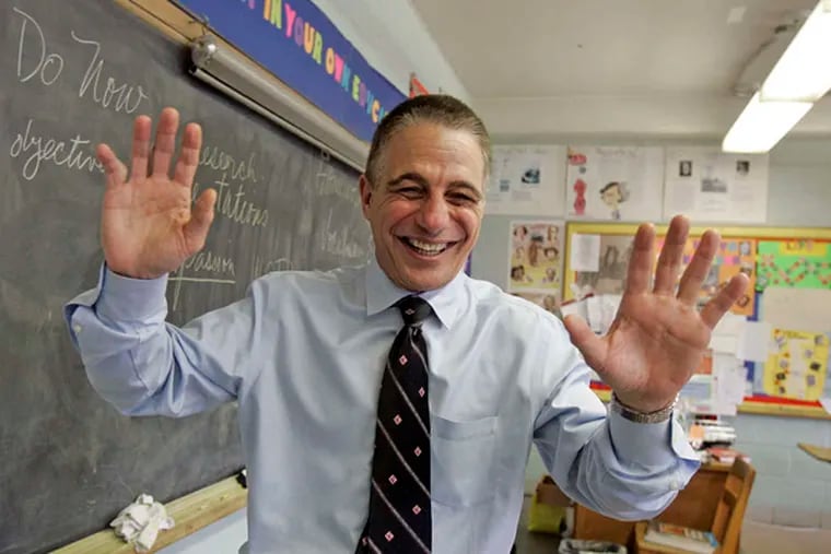Tony Danza in the classroom in teaches English in at NorthEast High School in Philadelphia, Pa. ( Bonnie Weller / Staff Photographer )
