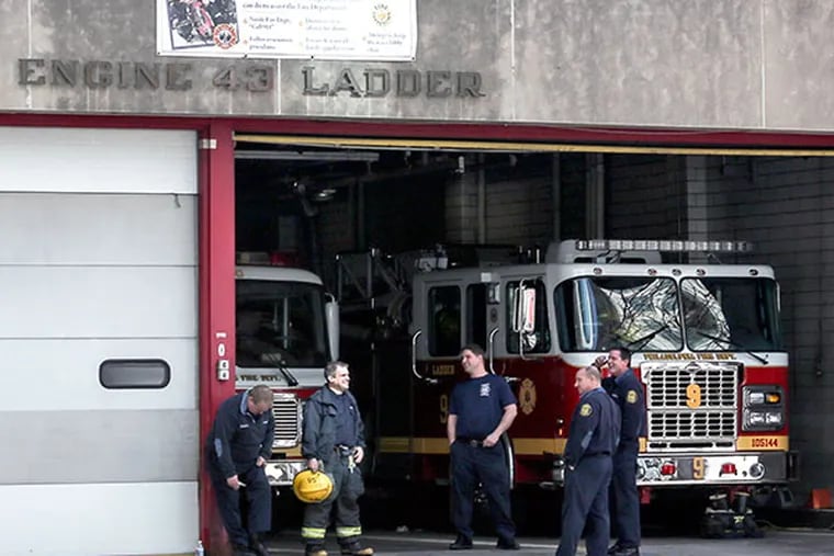 Engine 43 Ladder on Market Street. (Stephanie Aaronson/Philly.com)