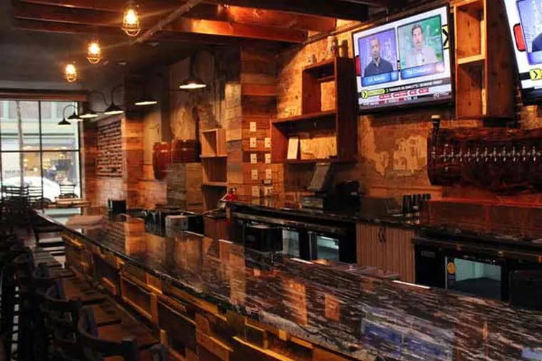 The main bar at Bru, 1318 Chestnut St.   (MICHAEL KLEIN / Philly.com)