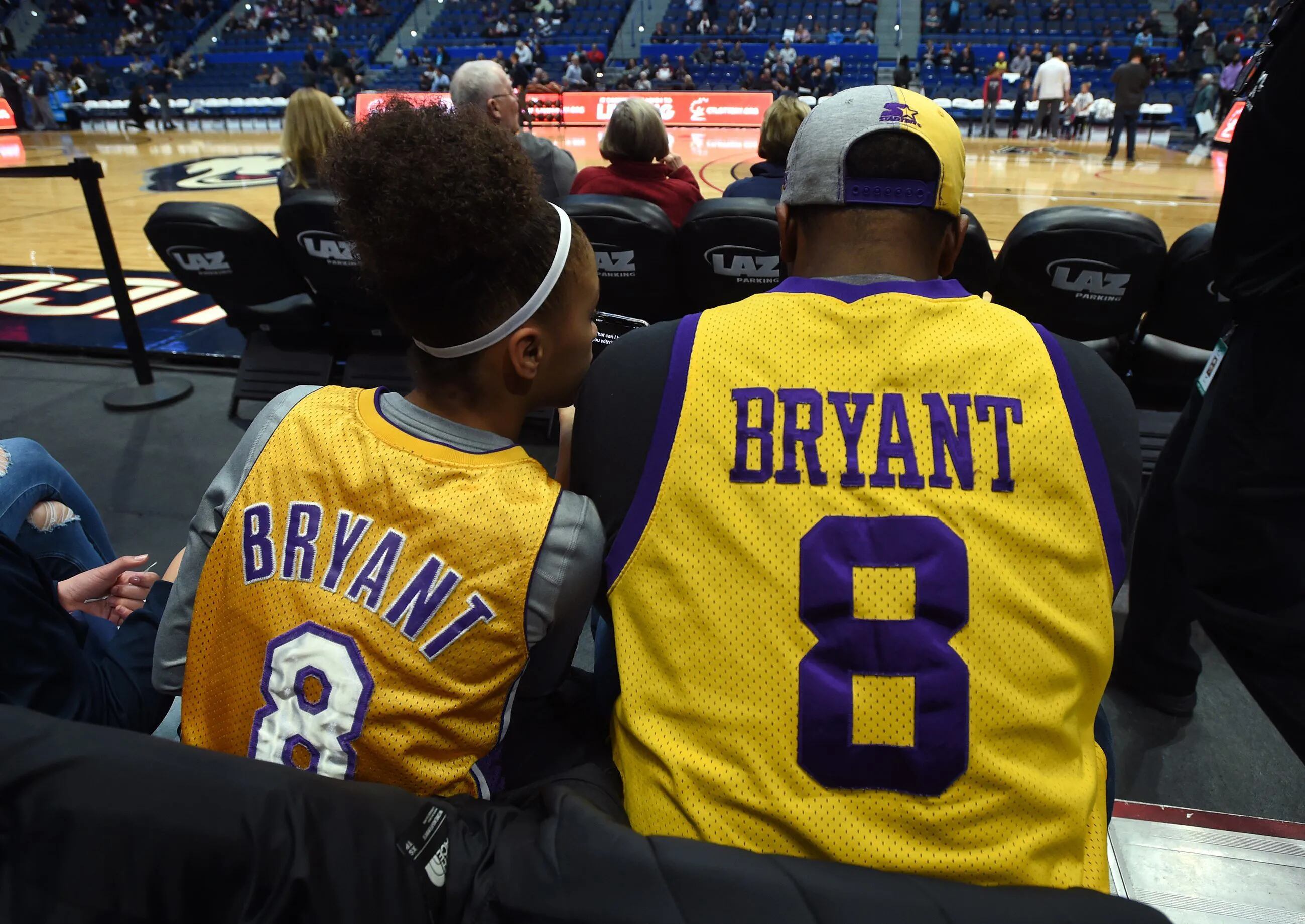 Gigi Bryant death: UConn shows its support for Kobe Bryant's daughter -  Sports Illustrated