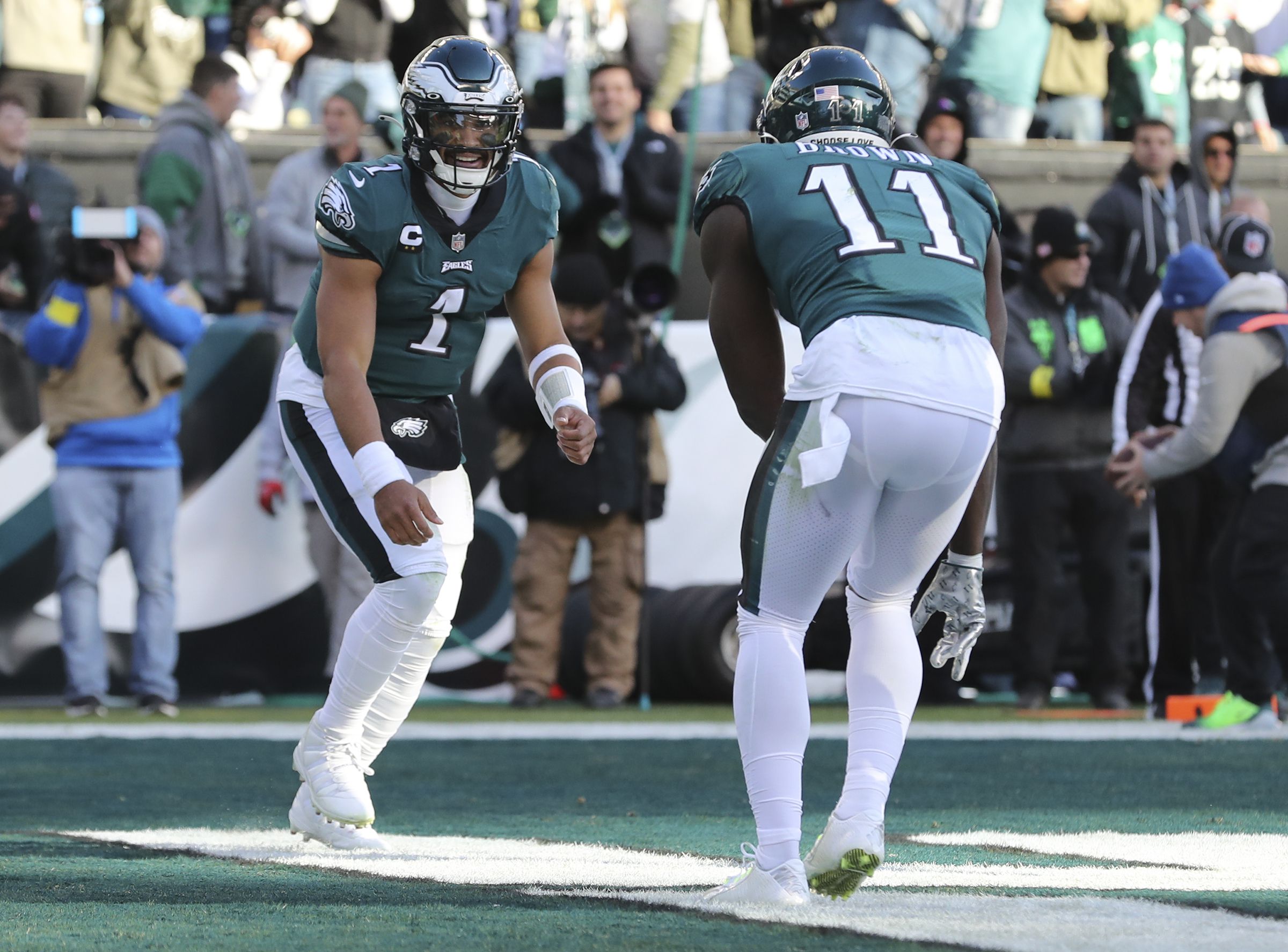 Eagles-Titans analysis: Jalen Hurts and A.J. Brown are