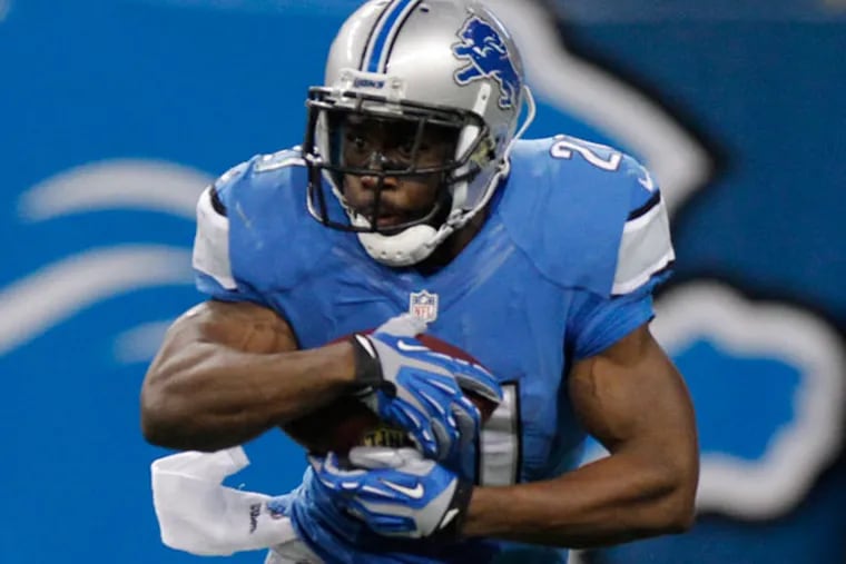 Lions running back Reggie Bush (21) runs during the second quarter of an NFL football game against the Green Bay Packers at Ford Field in Detroit, Thursday, Nov. 28, 2013. (Duane Burleson/AP)
