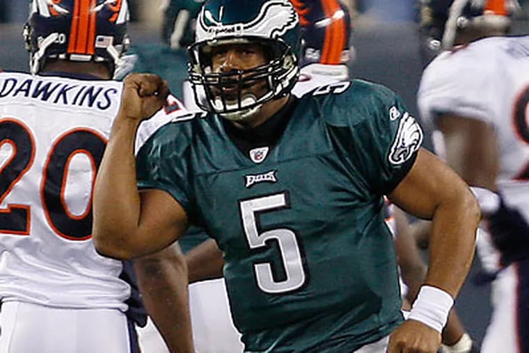 Donovan McNabb threw for 322 passing yards and three touchdowns in the Eagles' win. (David Maialetti/Staff Photographer)