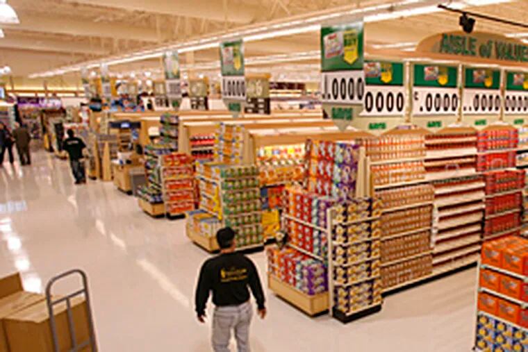 Giant's Willow Grove store boasts nearly 100,000 square feet. (Charles Fox/Inquirer)