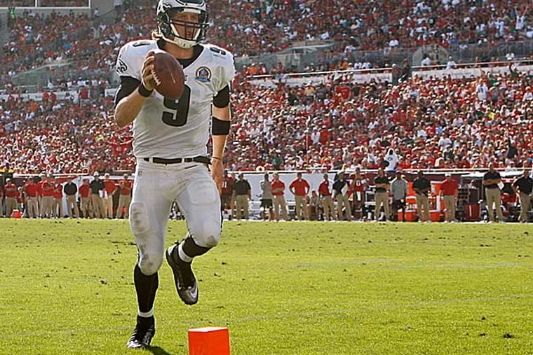 What impressed most was how Nick Foles moved in and out of the pocket when protection broke down and threw the ball on the run. (Ron Cortes/Staff Photographer)