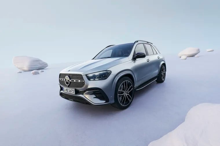 The Mercedes-Benz GLE SUV gets a redesign and a plug-in hybrid powertrain for the 2024 model year. It’s quick and efficient, but handling is not all that.