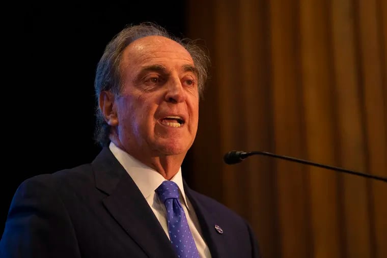 Fran Dunphy speaks during his acceptance of the John Wanamaker Athletic Award at the John Wanamaker Athletic Award Luncheon at the Wanamaker Building in 2019.