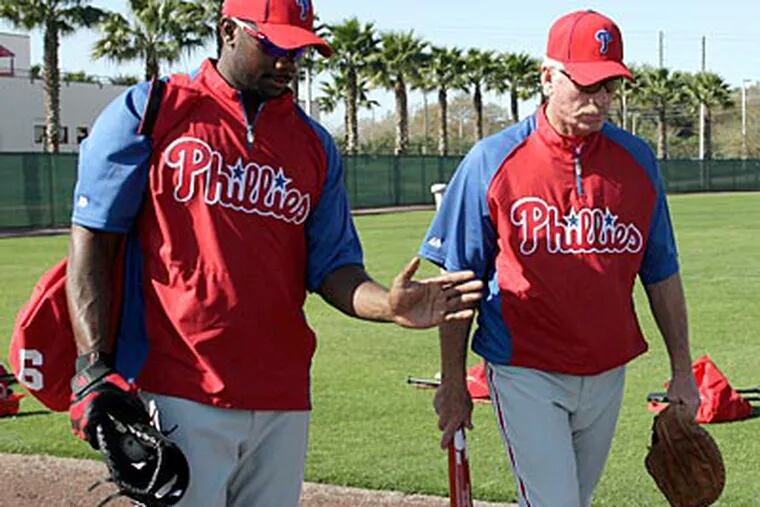 Phillies first baseman Ryan Howard talks to Mike Schmidt during practice on Wednesday. (Yong Kim/Staff Photographer)