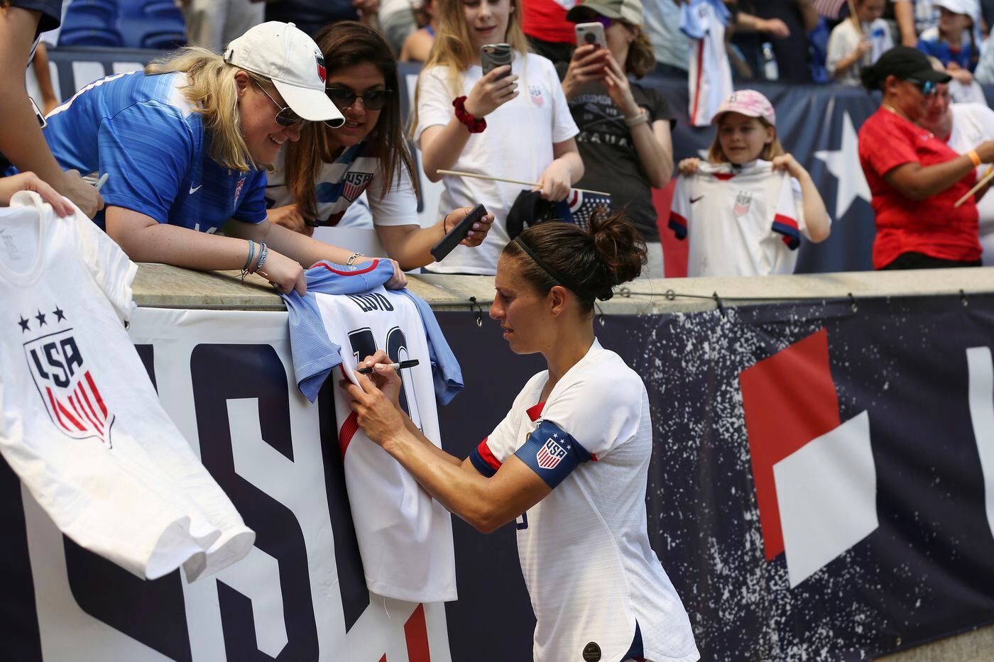 Carli Lloyd took time to sign autographs for fans after the U.S. women's soccer team's World Cup sendoff game.