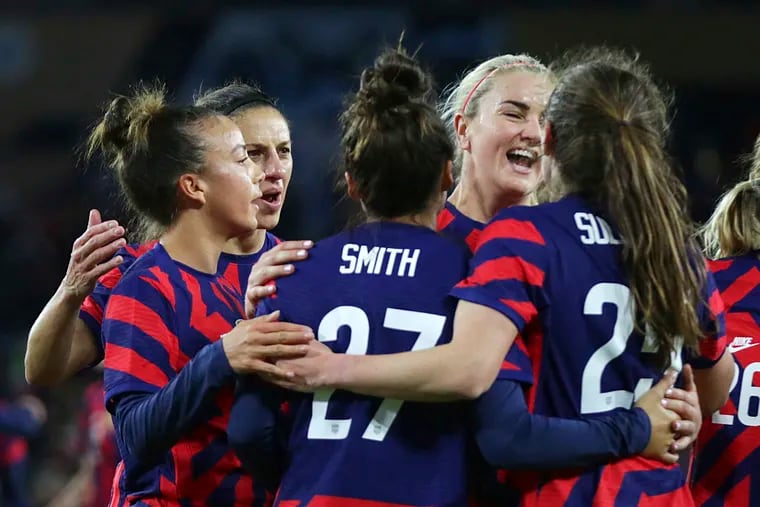 Sophia Smith and Andi Sullivan (25) celebrate with (from left) Mallory Pugh, Carli Lloyd, and Lindsey Horan after Sullivan forced a South Korean own goal Tuesday night.